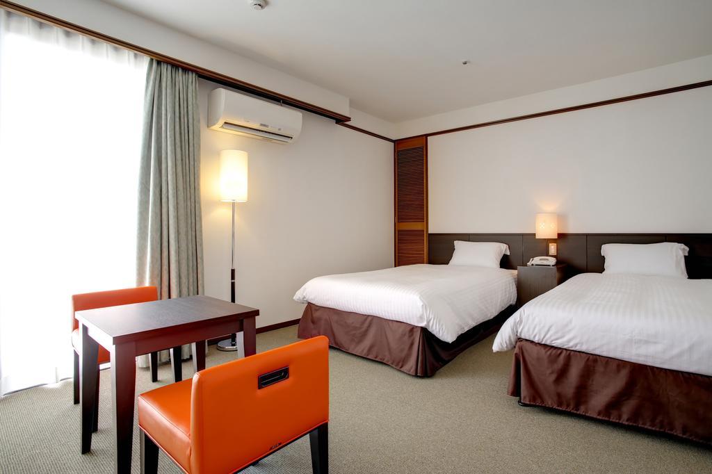 Hotel City Court Наха Стая снимка