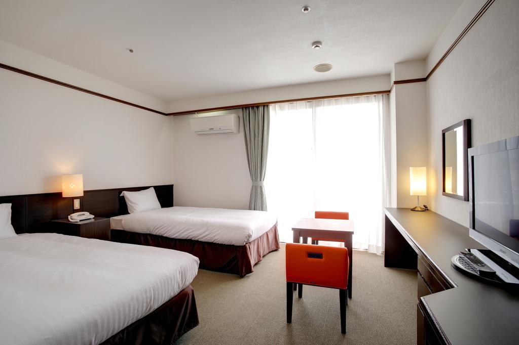 Hotel City Court Наха Стая снимка